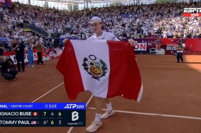 Con la bandera peruana: Ignacio Buse y su emocionante celebración tras ganar el título ATP 500 de Hamburgo