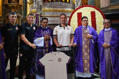 Universitario renovó su fe y devoción al Señor de los Milagros